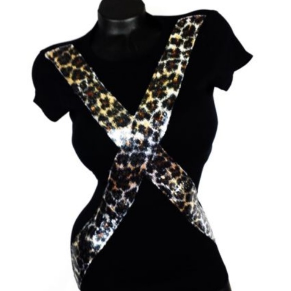 Black fitted tee ~ Sequin Leopard across the chest - Picture 1 of 4